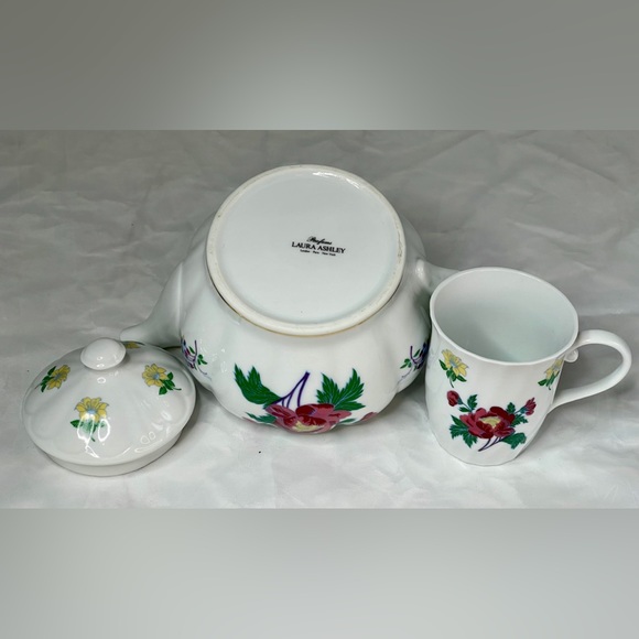 Dining Laura Ashley Teapot And Cup Set Poshmark